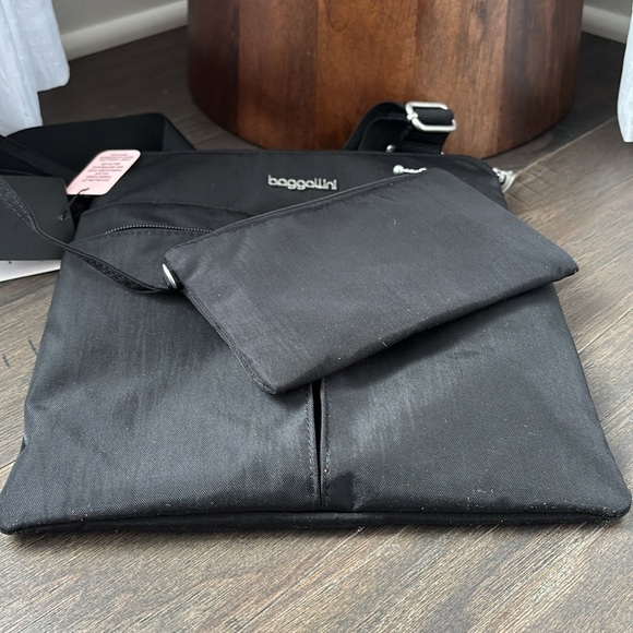 Baggallini Crossover Crossbody,RFID protection,wristlet incl.,phone/card pocket - Picture 9 of 15